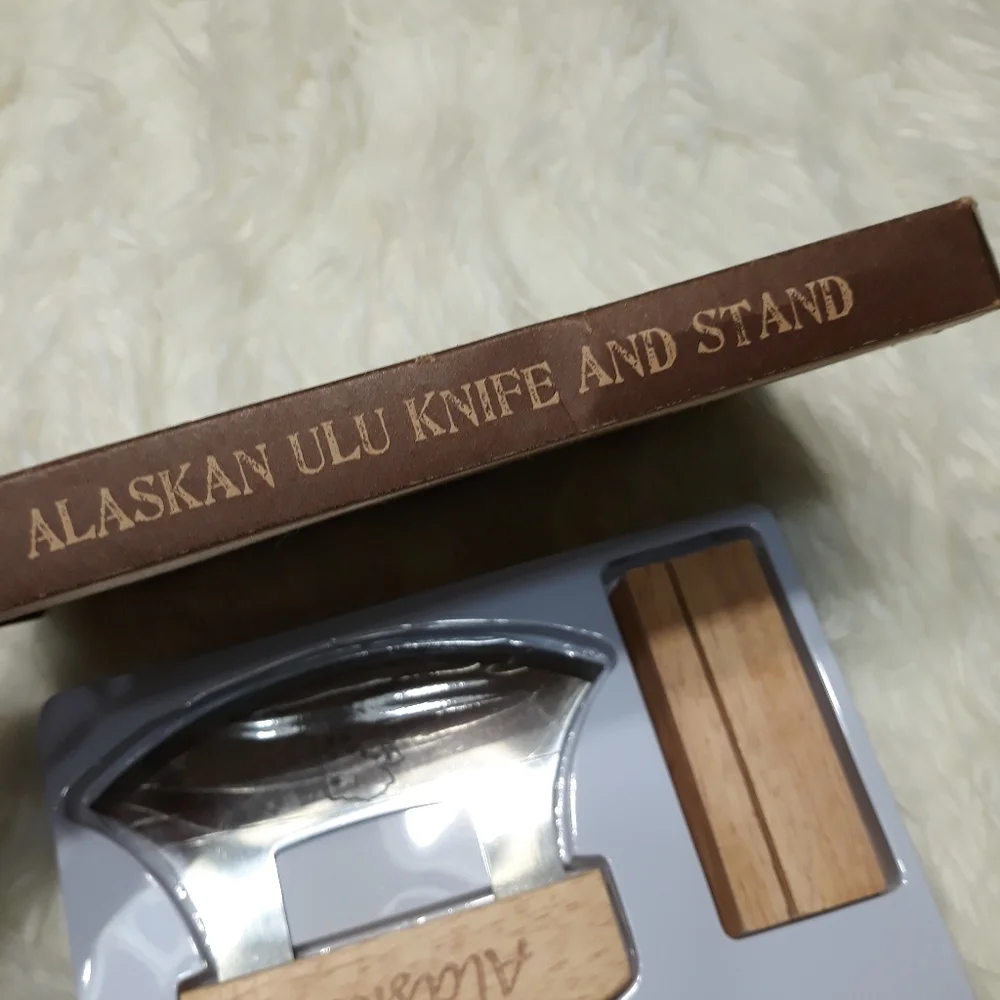 Alaskan Ulu knife with stand